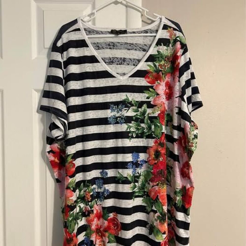 DG2 Diane Gilman 4X Floral Striped Rhinestone V Neck Tunic Top Plus Size